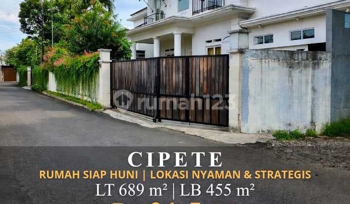 Ready-to-Occupy House in Good Condition and Strategic Location in Cipete