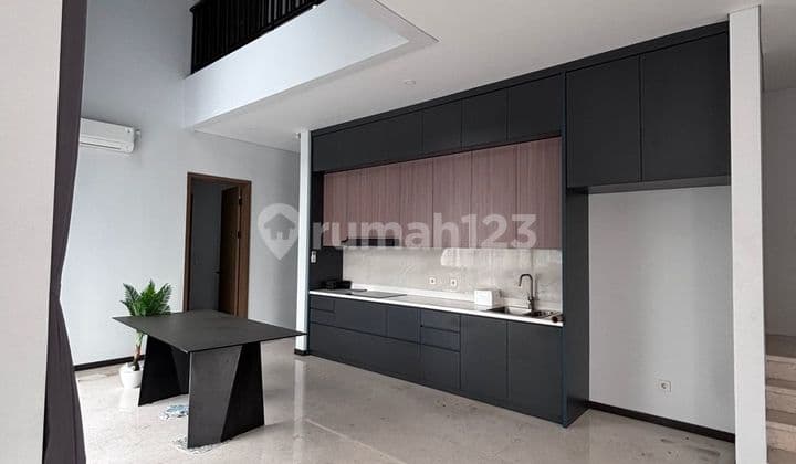 Disewakan Rumah Cantik, 3 Lantai, Siap Huni, At The Zora Bsd