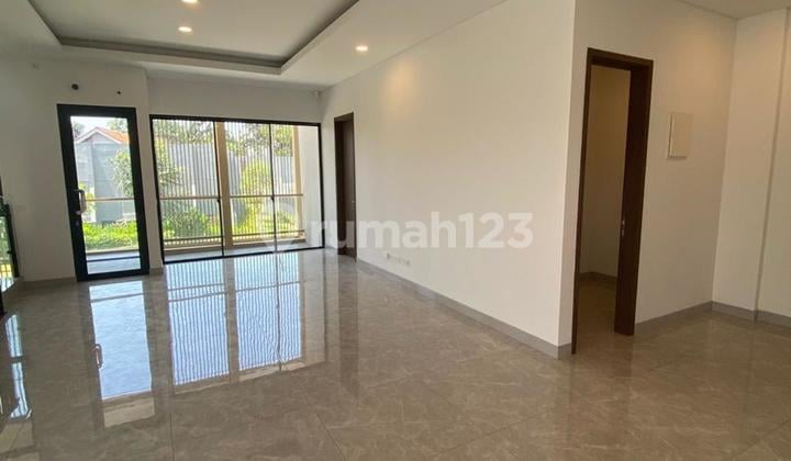 Rumah 3 Lantai, Lingkungan Asri, Siap Huni, di Eona BSD