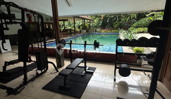 Beautiful House, Green Environment, Ready to Live In, in South Cipete