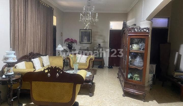 Rumah dengan Lokasi Strategis Posisi Bagus untuk Usaha di Vila Melati Mas Tangerang
