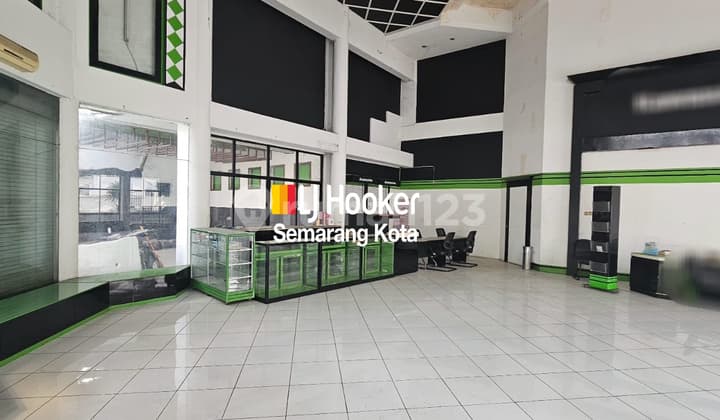 Bangunan Cocok Untuk Kantor Atau Showroom di Jalan Jendral Sudirman