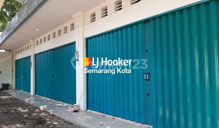 Ready-to-use shophouse on Imam Bonjol Street Ready-to-use shophouse on Imam Bonjol Street