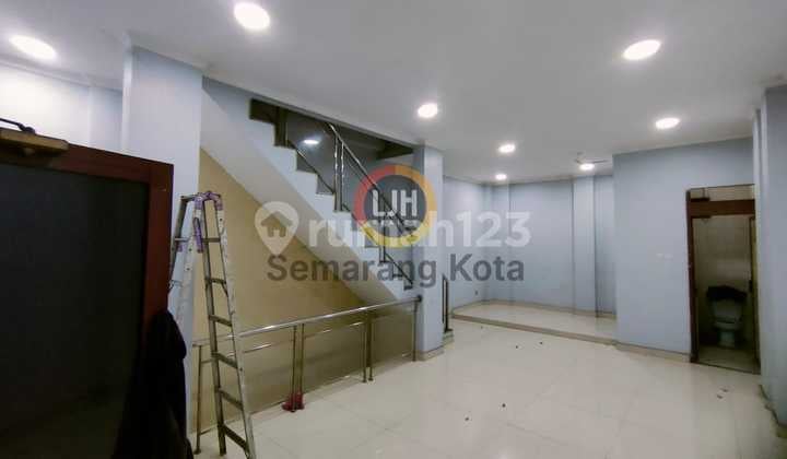 Ready-to-use shophouse on Kartini Street