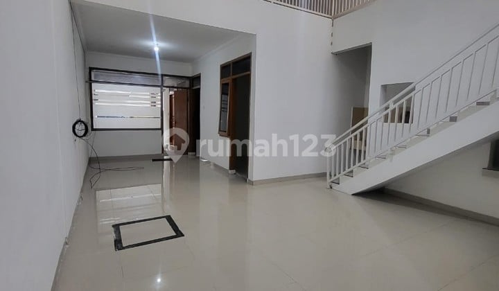 Disewakan Rumah 2 Lantai, Luas 90m2, 3+1 Kamar Tidur, Siap Huni, Bisa Dijadikan Hunian, Kantor, di Antapani Bandung