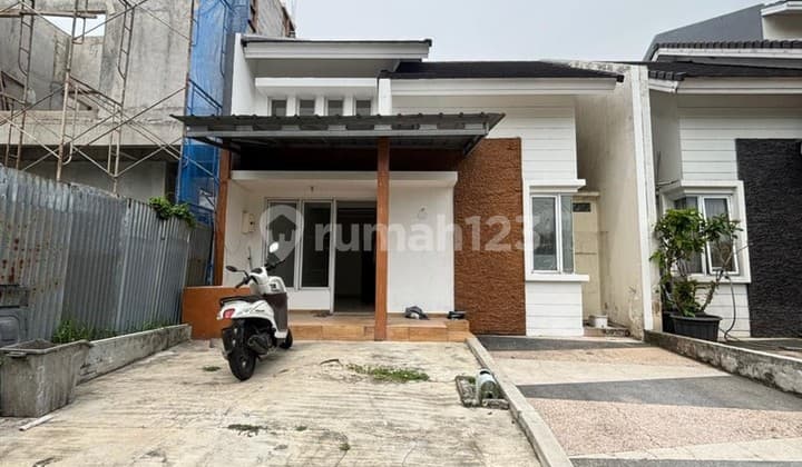Disewakan Rumah Unfurnished Luas 154M2, Kamar 4, Carpot 2 Mobil, Akses 2Km Langsung Tol Tambun, 1Km Dari Mall Living World Grand Wisata