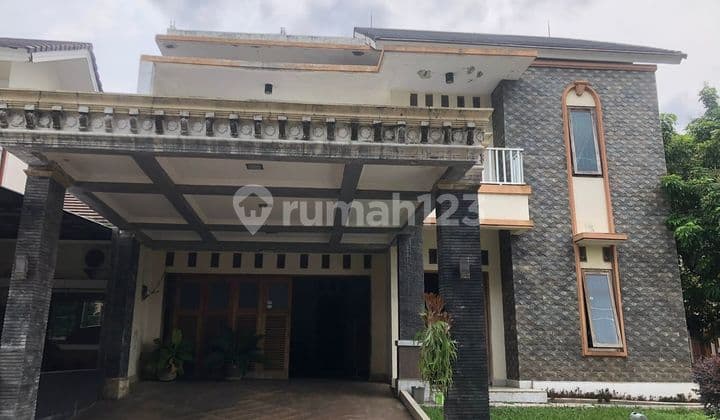 Dijual Rumah Hook 2 Lantai View Taman 8 Kamar Tidur Luas Tanah 308 M2 Akses Langsung Tol Tambun Grand Wisata Bekasi