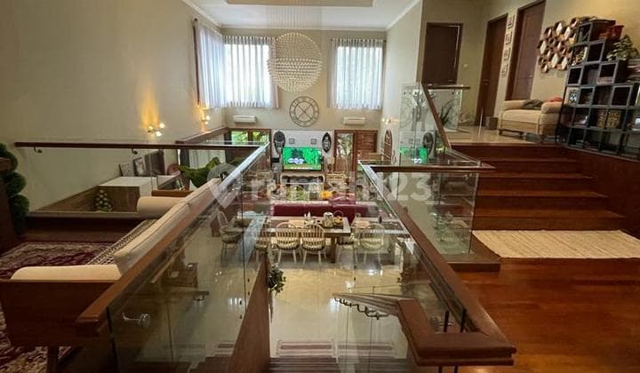 Rumah Puri Beta, Hook, Taman Depan Dan Belakang Luas. Ciledug Tangerang.