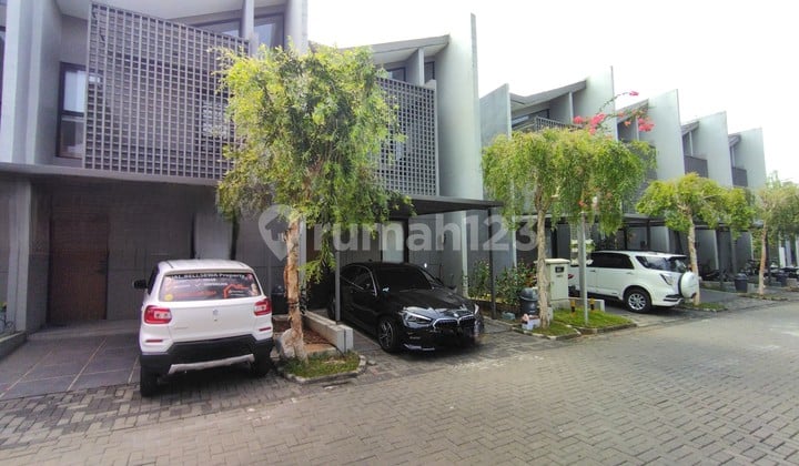 Disewakan Rumah Grand Wisata, 2 Lantai, Siap Huni, Full Furnished, Bebas Banjir, Keamanan 24 Jam, 500m Dari Mall Living World Grand Wisata