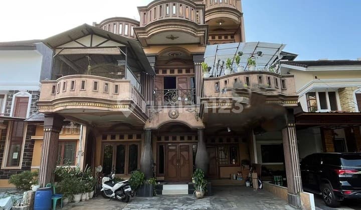 Dijual Rumah Garden Terace 3,5 Lantai, Semi Furnished, Luas 250m2, 5+1 Kamar Tidur, SHM, 1km dari Mall Living World dan 2km Menuju Tol Tambun Grand Wisata Bekasi