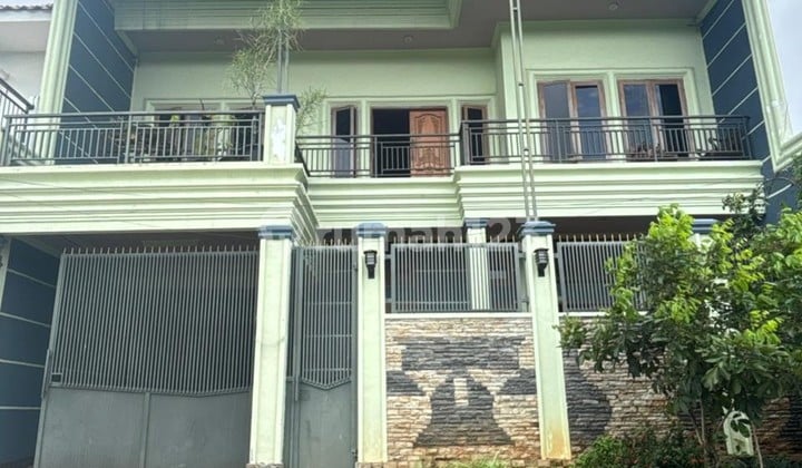 Dijual Rumah Area Grand Wisata Cluster Bima Fajar, Luas 216M2, Kamar 4, Garasi 2 Mobil, Terdapat Kolam Renang, SHM, bisa KPR, 1,6Km Dari Mall Living World, 2Km Dari Gerbang Tol Tambun Grand Wisata