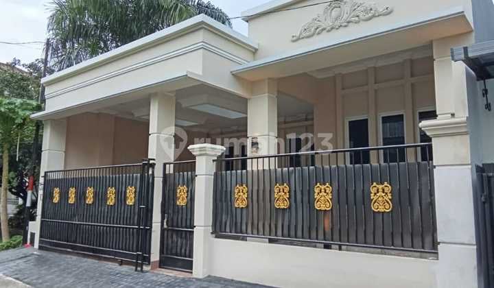 For Rent: 4-Bedroom Cottage House in Pondok Kelapa, Unfurnished Includes Kitchen Set and AC, 24-Hour Security, Flood-Free, Located on Jalan Hibrida, Pondok Kelapa, East Jakarta