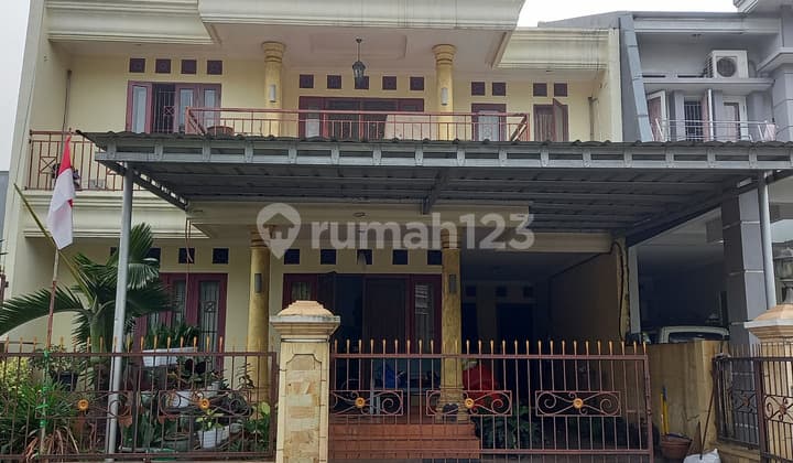 For Sale: 2-Story House, 4 Bedrooms, Freehold Certificate, Flood-Free, Toll Access Area in Grand Wisata, Dukuh Bima, Kota Legenda Lambang Sari, Bekasi.