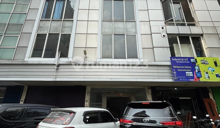 Disewakan Ruko Gandeng CBD Jababeka, 3 Lantai, Luas Bangunan 332m2, Bisa Untuk Kantor, Sekolah, Salon, Stokis/Gudang Kondisi Siap Pakai, Berhadapan Dengan Living Mall Jababeka, Cikarang