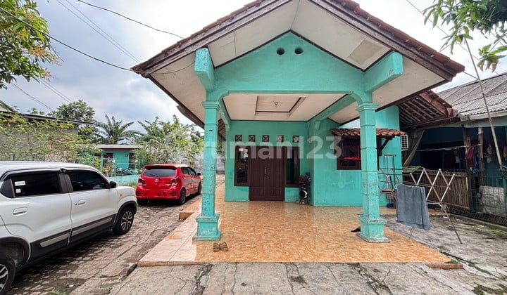 Dijual Rumah Area Grand Wisata Kampung Cibuntu Luas Tanah 467m2 , Posisi Hook Include Kontrakan 4 Pintu, Cocok Dijadikan Usaha Kos Kosan , Toko Sembako Atau Hunian Masa Pensiun Hanya 2 menit dari Grandwisata Bekasi