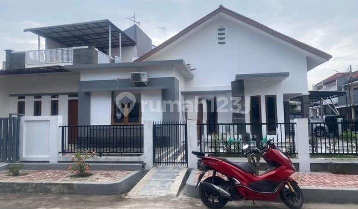 For Rent: 2-Story House, Land Area 268m2, 4+1 Bedrooms, Inside 24-Hour Security Complex, Move-In Ready, Suitable for Residence/Office, in Antapani Bandung.
