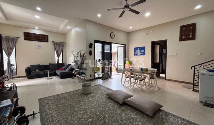 For Rent: Grand Wisata Hook House Fully Furnished, 2 Floors 3+1 Bedrooms, Direct Toll Access to Tambun Grand Wisata Bekasi