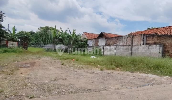 Dijual Tanah Jalan Raya Setu Bekasi Luas 1.550m2, 200m dari Tol Setu Bekasi