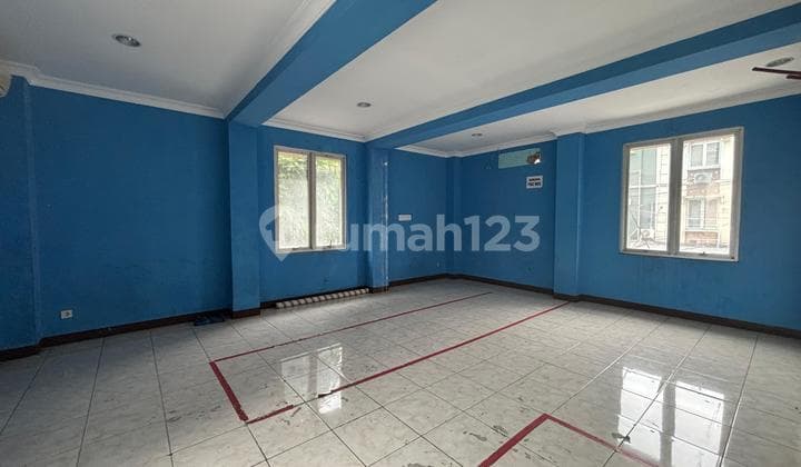 Dijual Ruko 3 Lantai Siap Pakai Posisi Hook Parkir Luas Tidak Berbayar Cocok Dijadikan Kantor, Salon Kecantikan, Atau Tempat Percetakan Di Harapan Indah Kota Bekasi