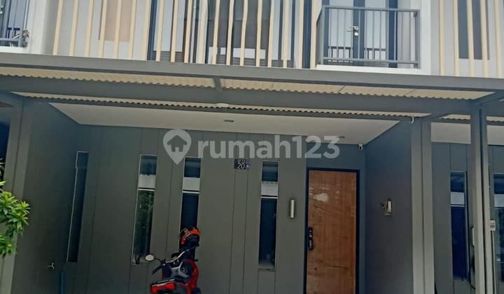 Disewakan Rumah Z Living 2,5 Lantai, Luas 88M3, Kamar 3, Carpot 2 Mobil, Akses Langsung Tol Tambun, 700M Dari Mall Living World Grand Wisata