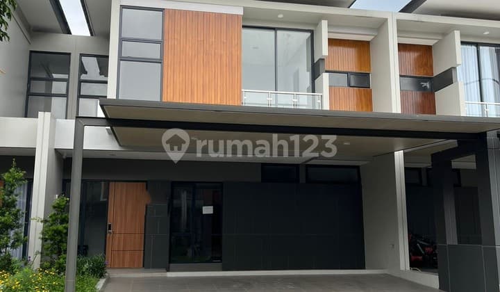 Disewakan Rumah Grand Wisata, 2 Lantai, 4+1 Kamar Tidur, hanya 200m dari Mall Living World Grand Wisata Bekasi