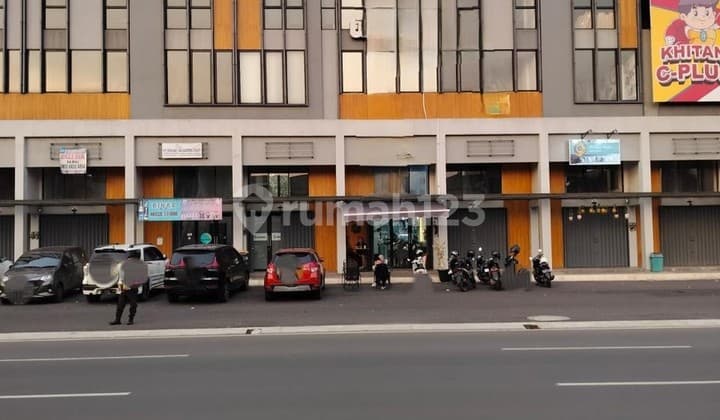 For Sale: New Westfiel Shop House, Ready to Use, Eligible for Mortgage, Strategic Location, Flood-Free, Access to Tambun Toll Road, Suitable for Office, Clinic, Culinary in Grand Wisata Bekasi.