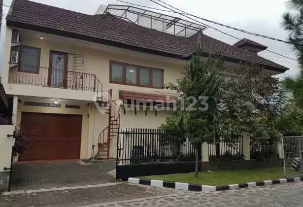 Dijual Rumah 2 Lantai, Luas 450 M2, 6 Kamar Tidur Hanya 7 Menit Menuju Metro Indah Mall Riung Bandung, Soekarno Hatta Kota Bandung