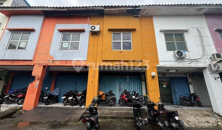 Disewakan Ruko Niaga Kalimas 2, Luas 120M2, Bangunan 2,5 Lantai, Keamanan 24 Jam, Bebas Banjir, Parkir Luas, 3Km Menuju Tol Cibitung dan Tol Bekasi Timur, Bekasi