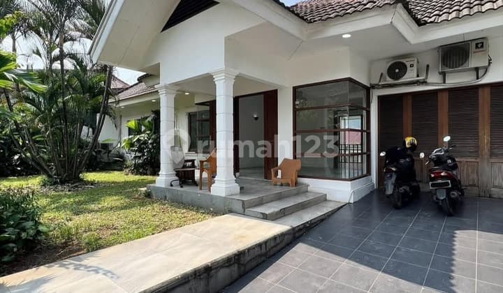 Comfortable and Strategic House in North Cipete Area, Kebayoran Baru