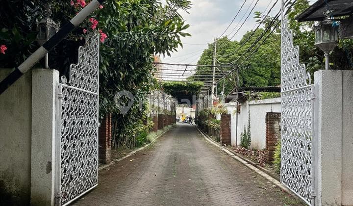 Business Land and Building in Dago Atas Area, Bandung