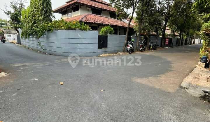 Rumah Lawas 2lantai Bebas Banjir Posisi Di Kemang, Jaksel