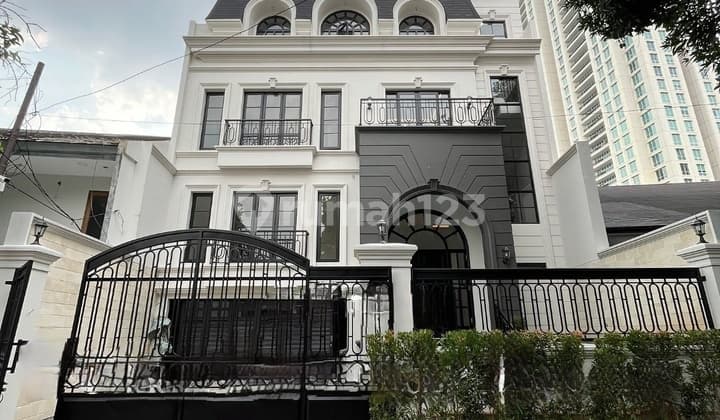 Rumah Baru Gaya American Style Lingkungan Nyaman Dekat Senayan