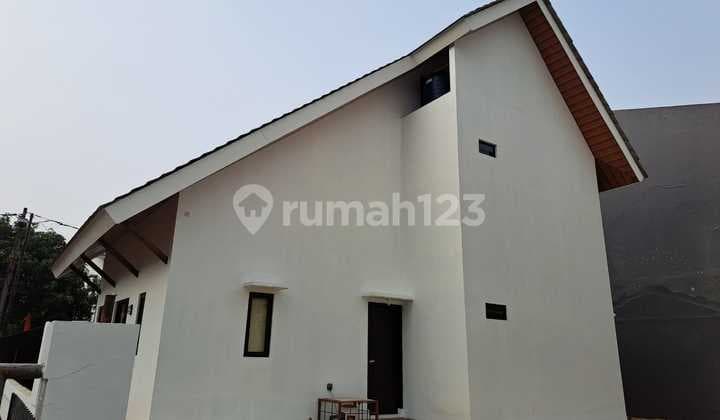 Two-story house for rent, suitable for office use in Bintaro Jaya Sector 3.