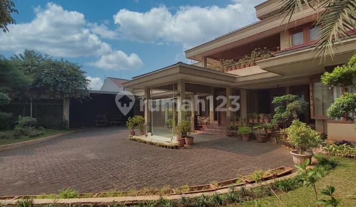 Dijual Cepat Rumah Cantik dan Luas di Jakarta Selatan