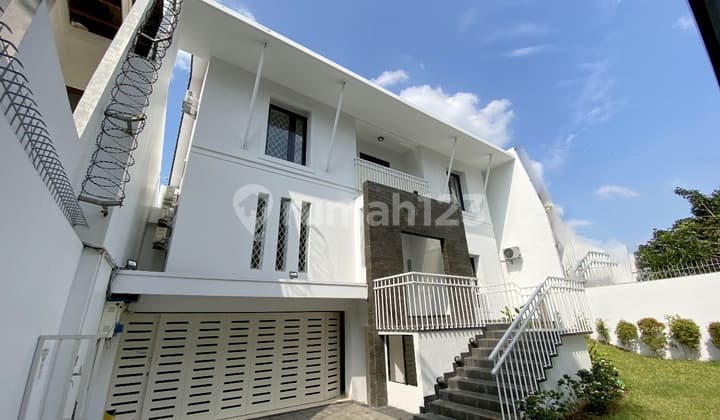 Disewakan Rumah Cantik Kebayoran Baru Siap Huni