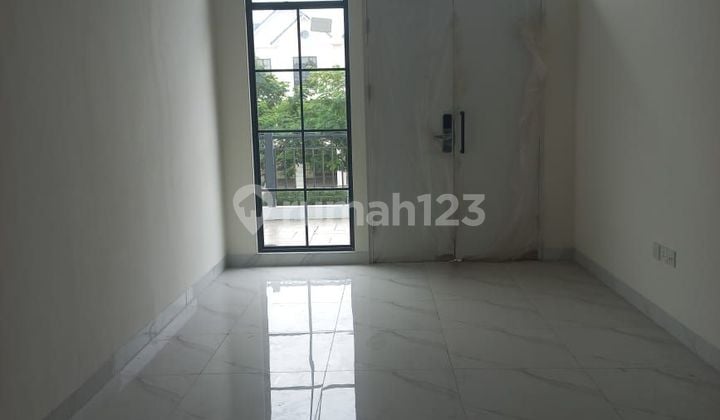 Lavon 2 Rumah 3 Lantai Siap Huni! Lt. 54m², Shm