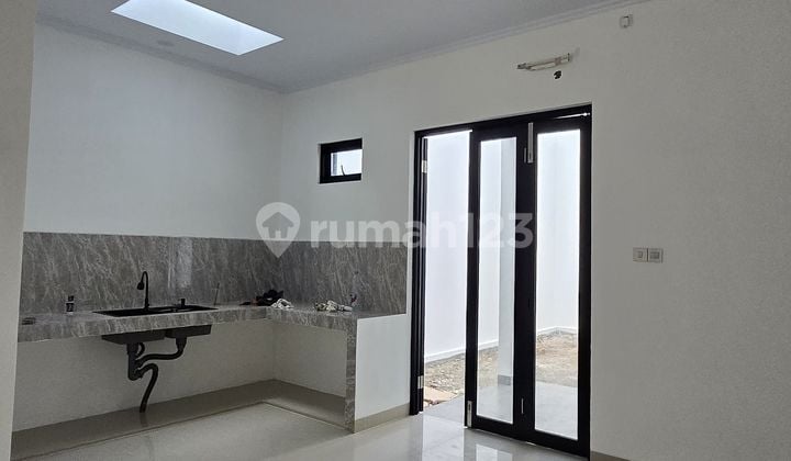 Brand New Meruya Siap Huni, 125m², 2 Lantai, Shm