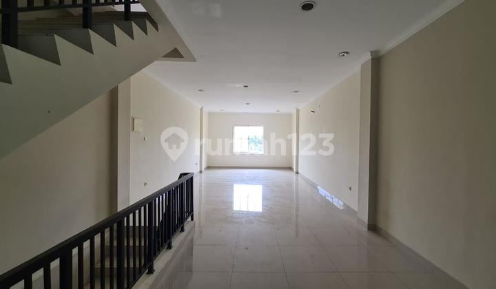 Green Lake City Shop House Facing Boulevard Road 3.5 Floors