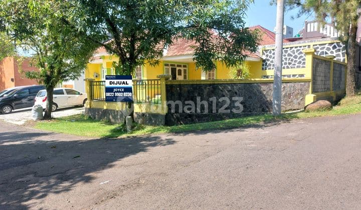 Rumah Hoek, Halaman Luas. Di Sentul City. Shm