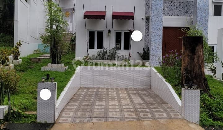 Rumah Mewah Dengan Kolam Renang Di Sentul City. Siap Huni. Shm