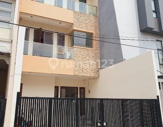 Dijual Rumah Mewah Baru Siap Huni 4 Lantai di Gading Pandawa Kelapa Gading Jakarta Utara