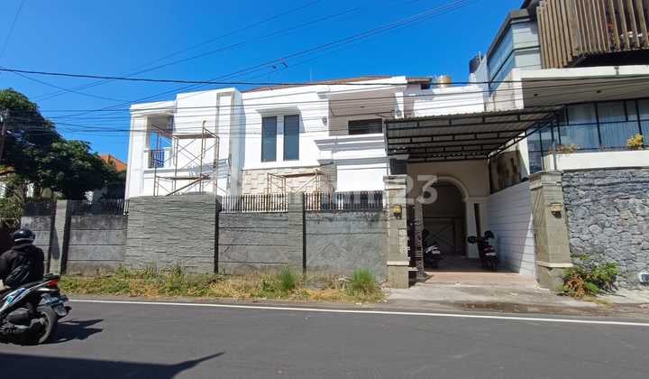 2-Story House Hook Quiet Environment Renon Denpasar Bali