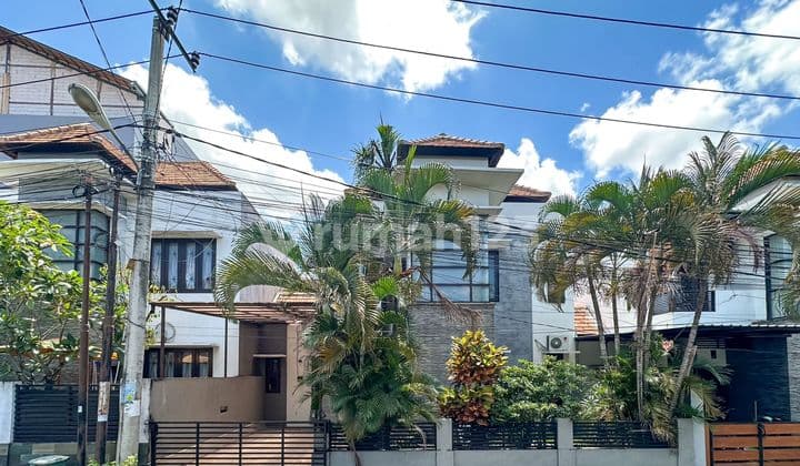 Rumah 2 Lantai Lingkungan Aman dan Nyaman Kerobokan Bali