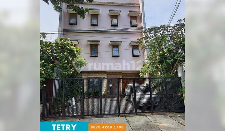 Kost 34 kamar, pinggir jalan raya Petojo, Tanah Abang, Jakarta Pusat