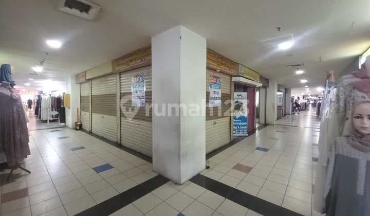 Kios Mall Mega Bekasi. Posisi Hoek. Siap Pakai.