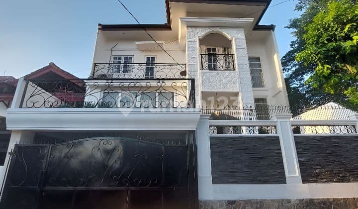 English: For Rent, Beautiful 2-Storey House with Swimming Pool in a Quiet Neighborhood, Jagakarsa, South Jakarta