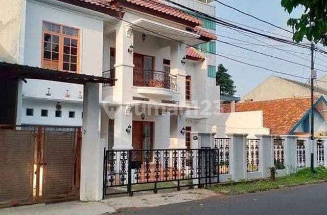 Dijual Rumah 2 Lantai untuk Keluarga Besardi Lingkungan Tenang Kalibata, Pasar Minggu Jaksel.