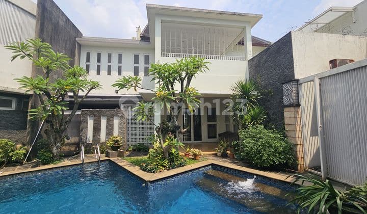 Rumah Ala Resort dengan Swimming Pool di Graha Cinere dekat Akses Tol