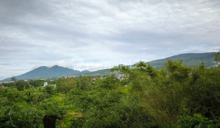 Jual Cepat Rumah Villa Lembang View Gunung Asri Nyaman Furnished Area Strategis Cocok untuk Villa Airbnb