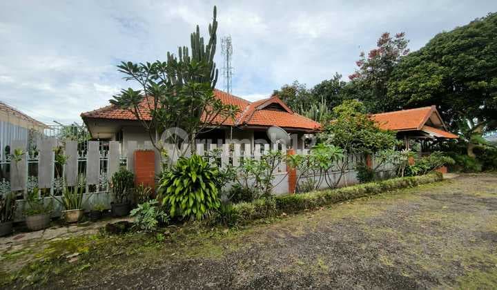 Rumah Villa Strategis di Lembang Cocok untuk Villa Kantor